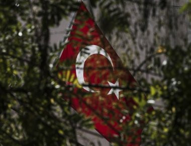 Οι Γάλλοι πολιτικοί παραμένουν σιωπηλοί για την υπόθεση του κρατούμενου δημοσιογράφου στην Τουρκία Λου Μπιρό